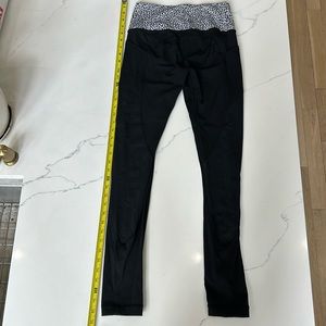 Size 6 Lululemon leggings with side pockets